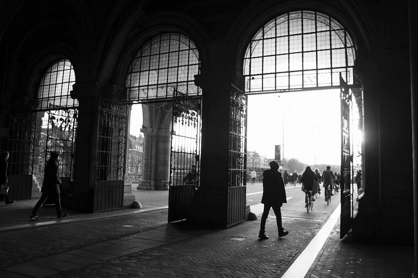Walkers and cyclists at the Rijksmuseum in Amsterdam (Netherlands) by Birgitte Bergman