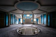Escalier Bleu Abandonné. par Roman Robroek - Photos de bâtiments abandonnés Aperçu