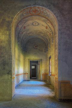 Kasteel gang in Italië van Truus Nijland