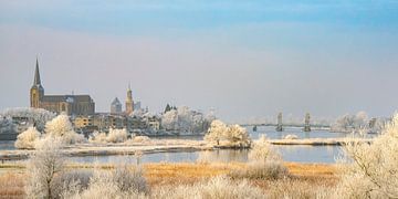 Blick auf Kampen und den Fluss IJssel im Winter von Sjoerd van der Wal