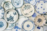 Oude Franse bordjes à la table mix van blauw wit