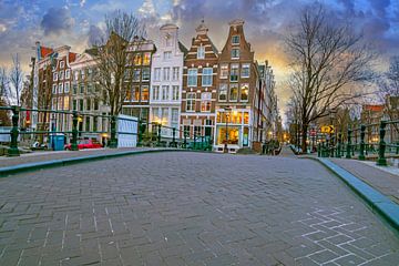 Stadsgezicht van Amsterdam in Nederland bij zonsondergang van Eye on You