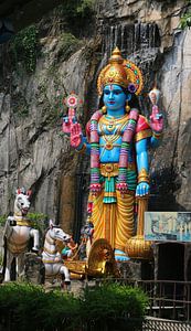 Hindoe godenbeeld met paardenkoets van kall3bu