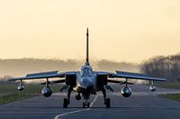 Panavia Tornado der Luftwaffe bei Sonnenuntergang.