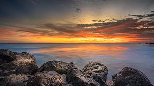 Zonsondergang op Divi Beach Aruba van Harold van den Hurk