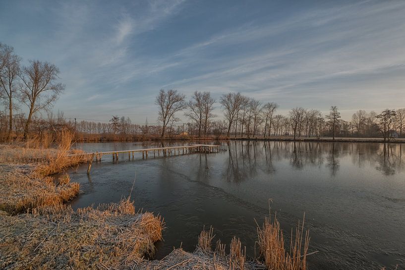 Lake with jetty by Moetwil en van Dijk - Fotografie