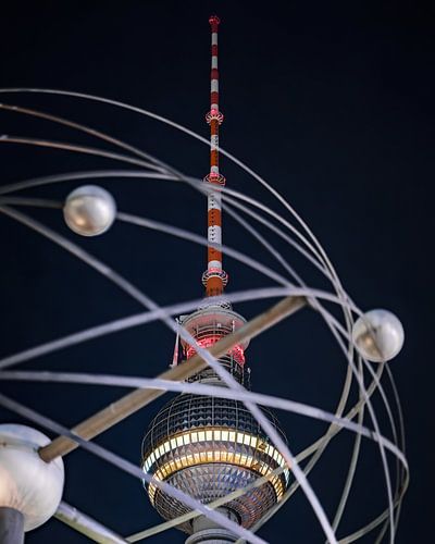 Orbital Frame - Berlin Night Ascent (focus on the framing composition and the height of the tower)