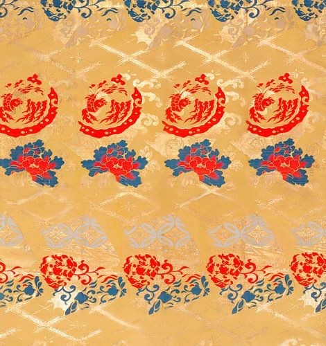 Tissu japonais à motifs dorés avec des fleurs rouges.