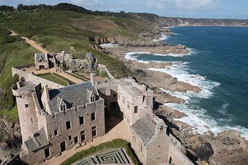 vue de la côte bretonne depuis le Fort La Latte Bretagne sur W J Kok