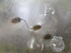 Stillleben Glaswaren mit Kerzenkugeln von Riëtte Ballast