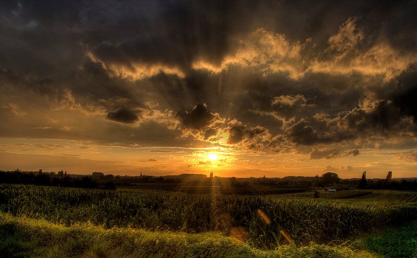 Sunset in town by Hanne Berden