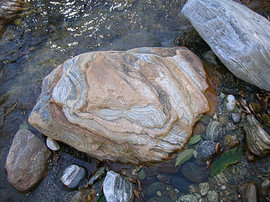 Bergwelten XXXVI - Urgesteinsfelsen im Valle di Livo von Helmut Martin - The Art of Stone - Steinkunst & Photographie