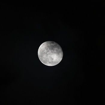 Full Moon in dark Setting - Black with dark Blue around in Winter 2026