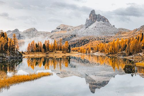 Fog during autumn at Lago Federa