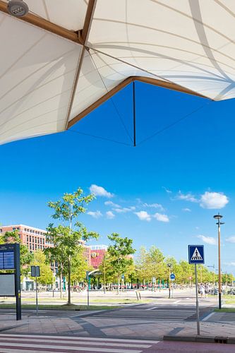 Busstation Leidsche Rijn met uitzicht op het Berlijnplein