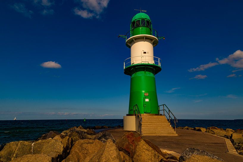 Warnemünde green lighthouse on the west pier by Fototante