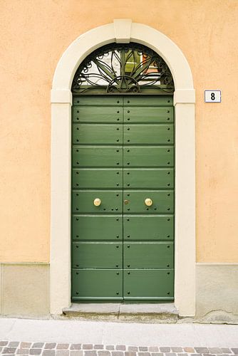 Groene deur in Iseo | Italië | Geel | Kleurrijke reisfotografie