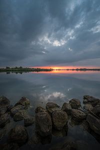 Sonnenuntergang am Lek von Moetwil en van Dijk - Fotografie