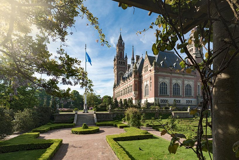 garden of the Peace Palace in The Hague by gaps photography