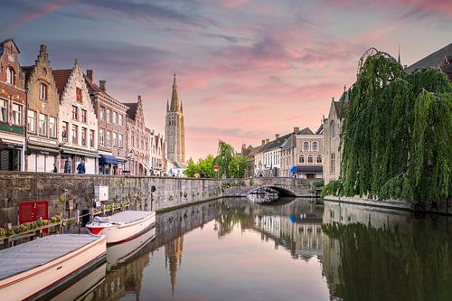 Bruges - Quai du Rosaire - Eglise Notre Dame sur Daan Duvillier | Photos urbaines et paysages artistiques