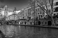 Die Kathedrale von Utrecht vom Kai an der Oudegracht aus gesehen in schwarz-weiß von André Blom Fotografie Utrecht Miniaturansicht