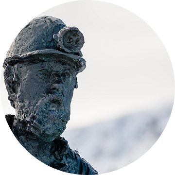 The Miner - Standbeeld mijnwerker in Lonyearbyen van Martijn Smeets