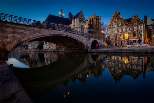 Reflecties van de Sint Michielsbrug