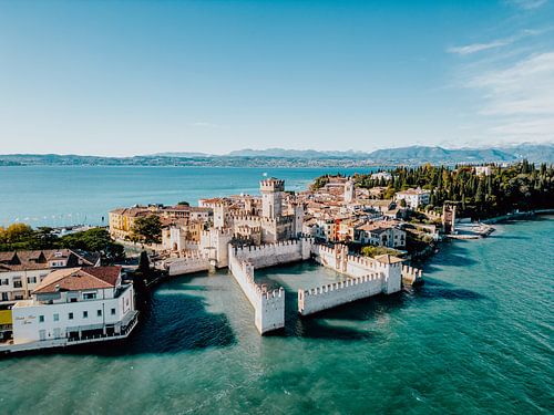Het fort van Sirmione aan het Gardameer