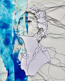 'Walk into The Clouds' - Vrouw in draad.
