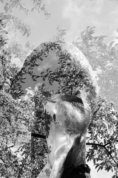 Who or what do I see by Arend van Beek