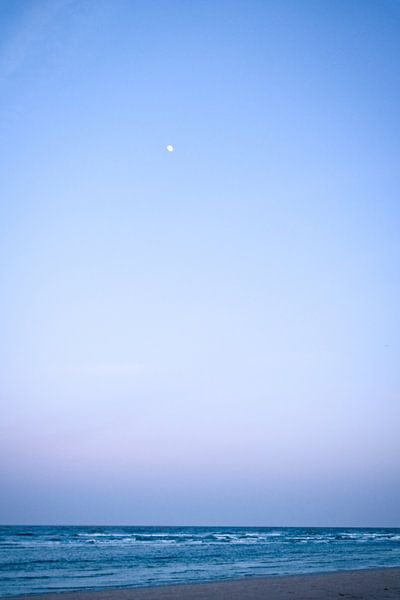 Mond vor einen Strandübergang auf Usedom mit Blick auf die Ostsee von Martin Köbsch