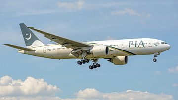 Landende Pakistan International Airways Boeing 777-200.