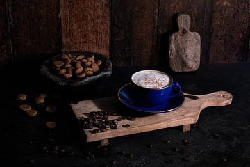 Cappuccino en Pepernoten. van Justin Sinner Pictures ( Fotograaf op Texel)