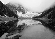 Lake between misty mountains by Anouk Noordhuizen thumbnail