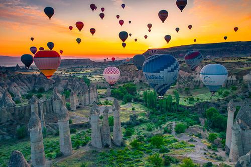Luchtballonnen bij zonsopkomst – Cappadocië, Turkije