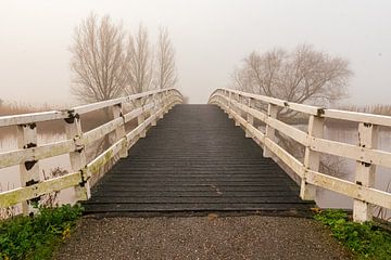 brug in de mist van Merijn Loch