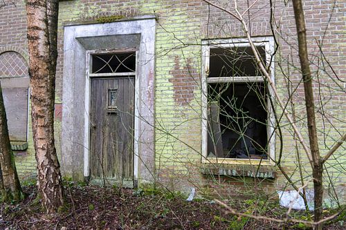 Urbex-Haustür von Diana Kors