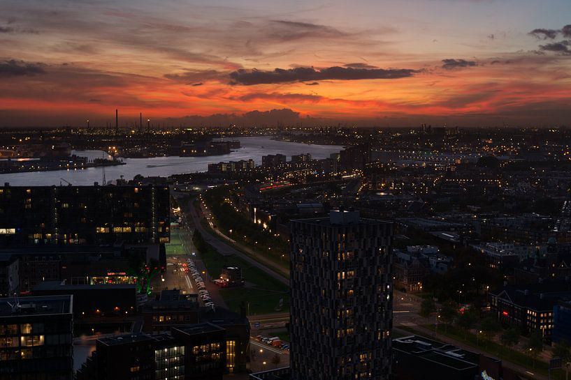 Rotterdamse haven na zonsondergang van Ronne Vinkx