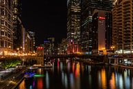 De Chicago River bij nacht van okkofoto thumbnail