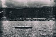sailboat in Lake Annecy von Dennis Robroek Miniaturansicht
