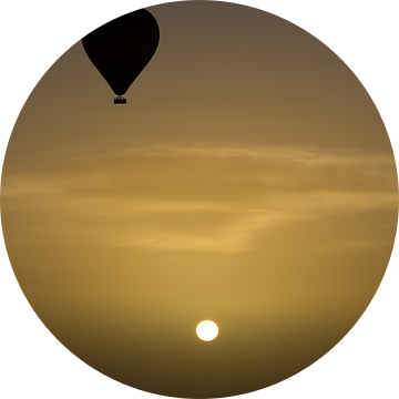 Zonsopgang boven de woestijn