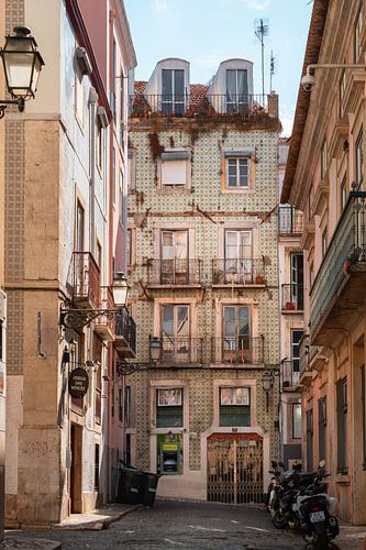 Sfeervolle straat in Lissabon, Portugal