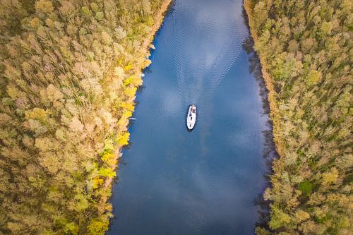 Kanaal in herfstsfeer