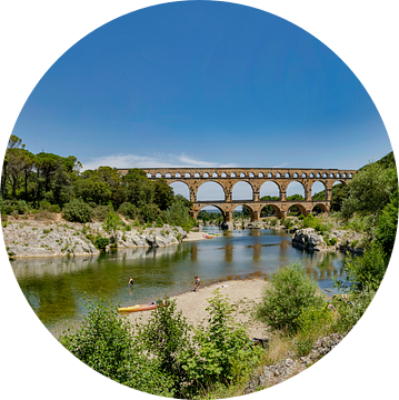 Romeins aquaduct, Pont du Gard over de rivier de Gardon, Remoulins, Provence Vaucluse, Frankrijk, van Rene van der Meer