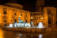 Plaza de la Virgen et fontaine à Valence, Espagne, plan de nuit par Dieter Walther Aperçu