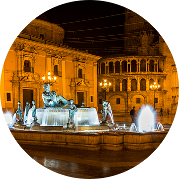 Plaza de la Virgen en fontein in Valencia Spanje nachtfoto van Dieter Walther