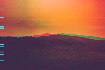 Rots rand tegen oranje hemel Glitch Art van Jonathan Schöps | UNDARSTELLBAR.COM — Visuele gedachten over God