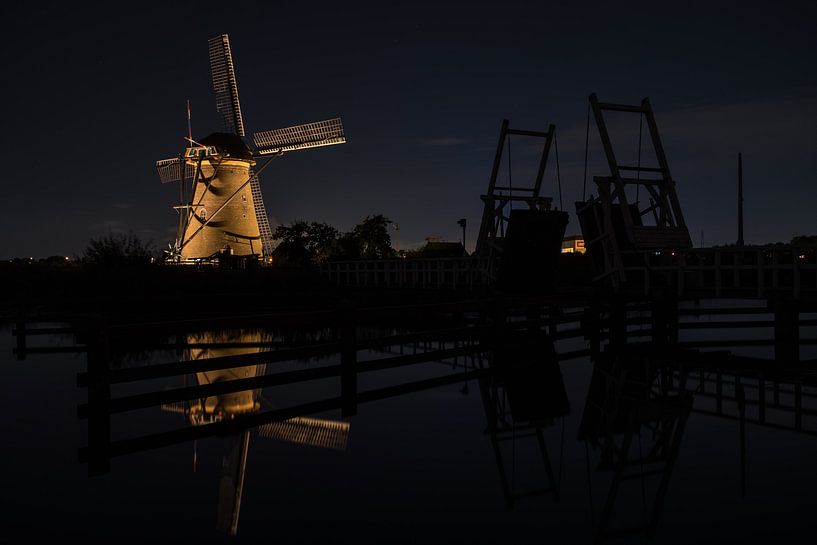 de windmolens in Kinderdijk zijn verlicht by Marcel Derweduwen