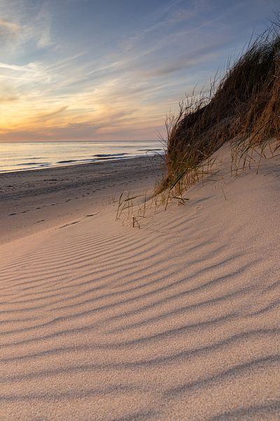 Structuren in het zand op het strand van Petten van Bram Lubbers