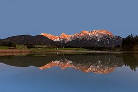 Glühende Berge am Karwendel von Teresa Bauer
